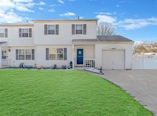 9 Elm St, Central Islip, NY 11722