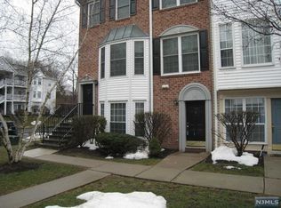 736 Pepperidge Rd, Mahwah, NJ 07430