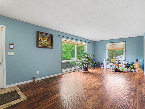 3rd image of 16734 Rynearson Rd