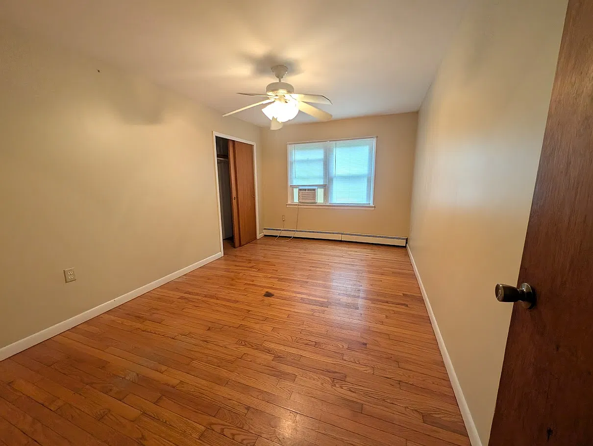 3 bed, $2,400 — Photo 4