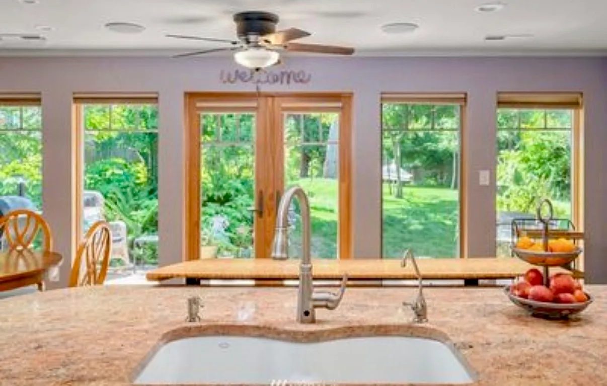 4 bed, 1912 sqft, $3,800 — Photo 4