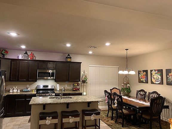 Kitchen & Dining 