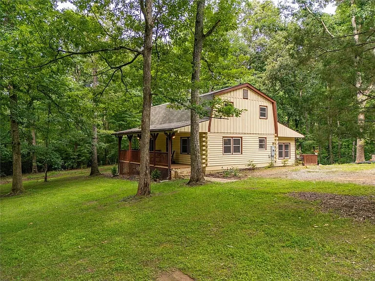 465 Waters Edge Dr — Photo 2