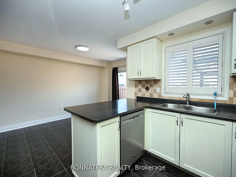 409 Hobbs Cres — Photo 13