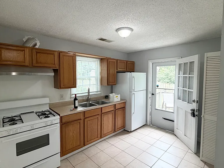1678 Aircraft Dr SE #1 — Photo 4