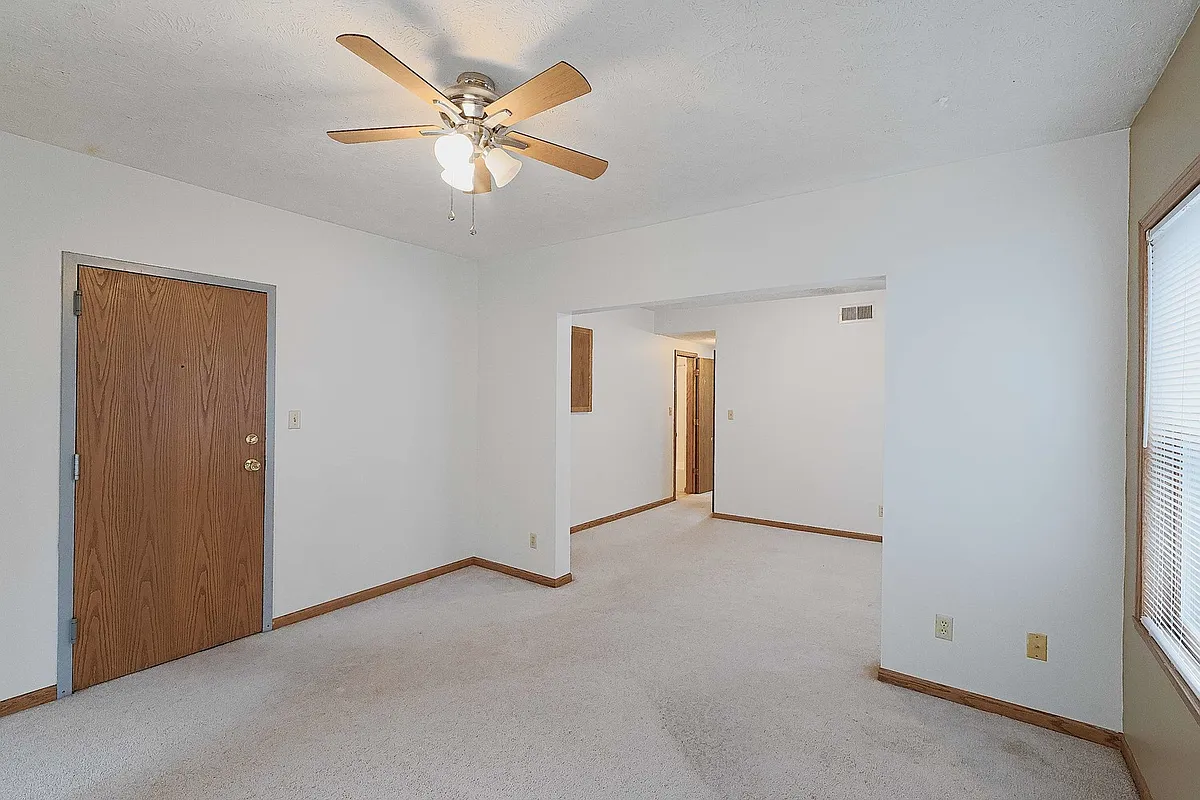 Building Photo - 1131 S 10th St #3