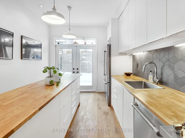 141 Claremont St E, Toronto, ON M6J 2M7