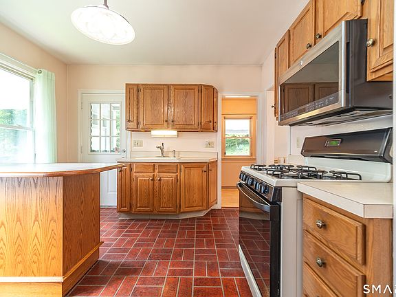 5th image of 34 Sylvan Avenue