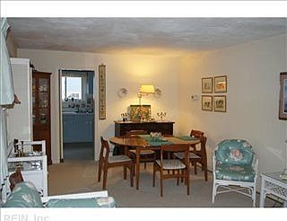 4th image of 241 Bay Colony Dr
