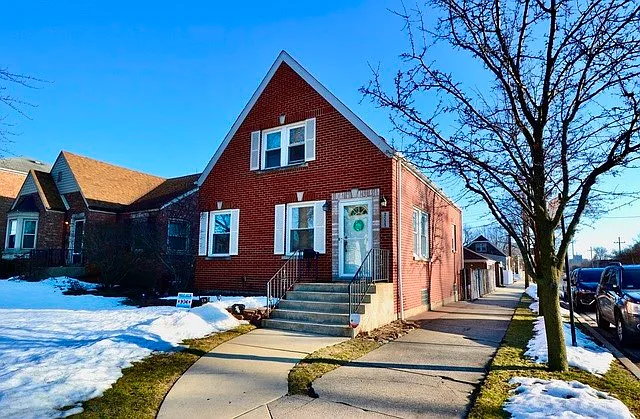 2555 W 109th St photo 1