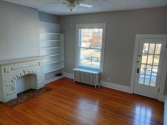 4th image of 985 Dana Ave APT D