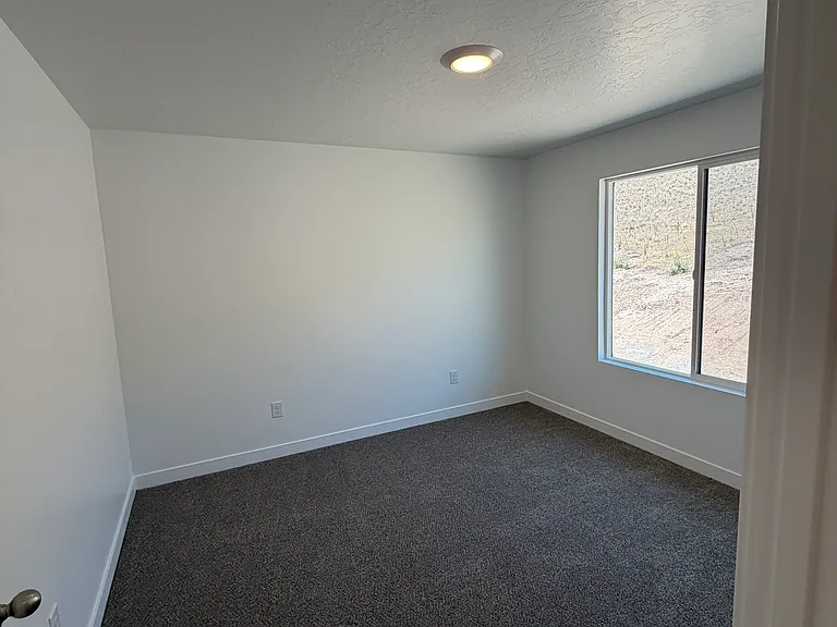 525 E Levengrove Dr — Photo 9