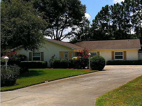 3rd image of 13606 Berkshire Ct
