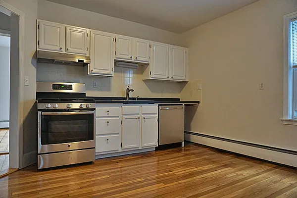 3 bed, 1.0 bath, 875 sqft, $2,775 — Photo 4