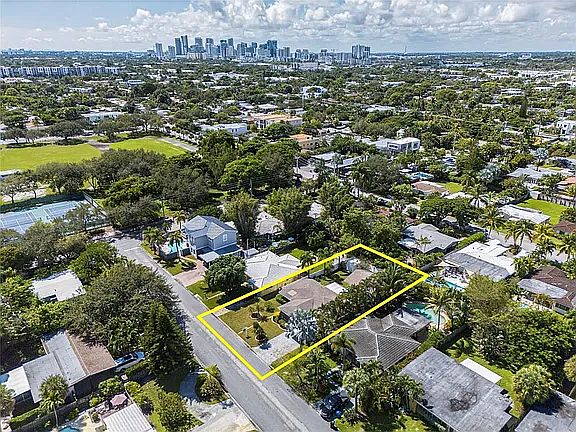Aerial View, quiet area but close to downtown Fort Lauderdale