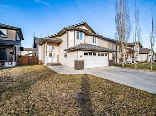 42 Landry Bnd, Red Deer, AB T4R 3S5