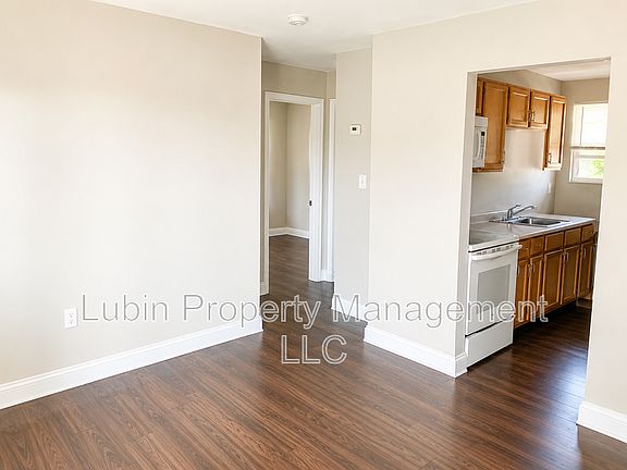 4th image of 1043 College St APT 19