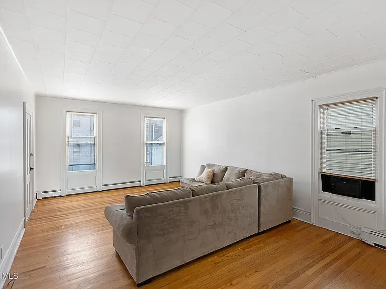 2 bed, 1000 sqft, $1,600 — Photo 4