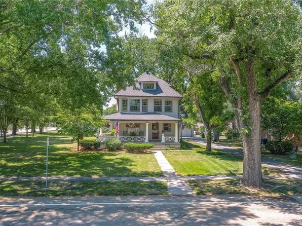100 NE Douglas St, Lees Summit, MO 64063