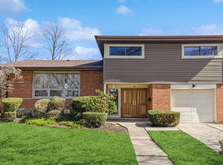 7805 Palma Ln, Morton Grove, IL 60053