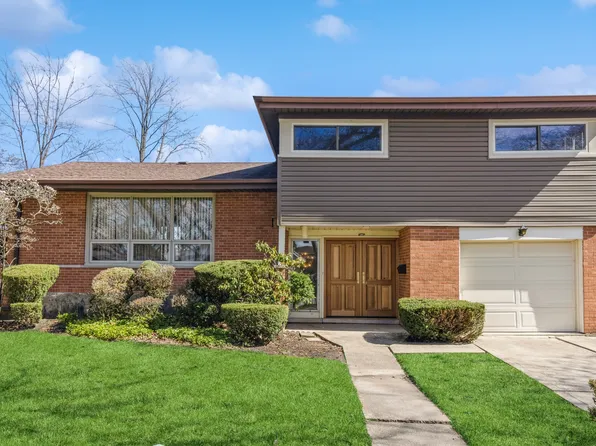 7805 Palma Ln, Morton Grove, IL 60053