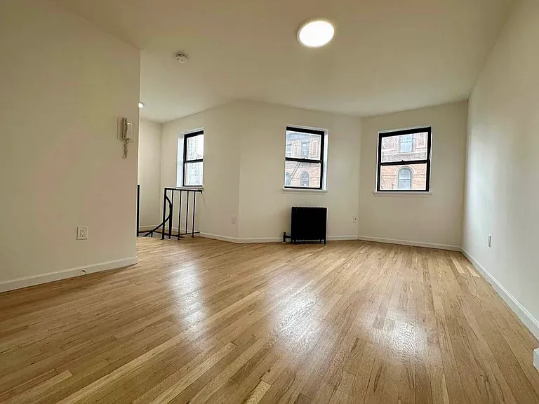 57 W 76th St #Penthouse 2 — Photo 4