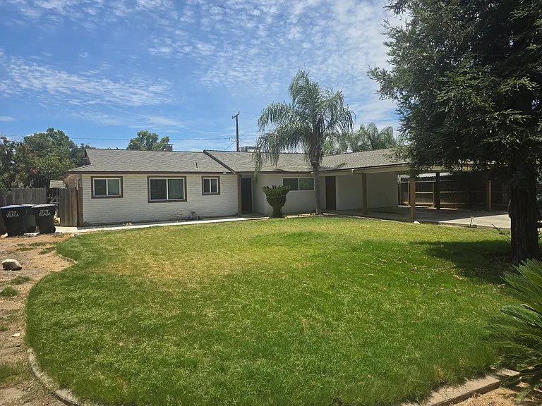 1005 W Cambridge Ave — Photo 1