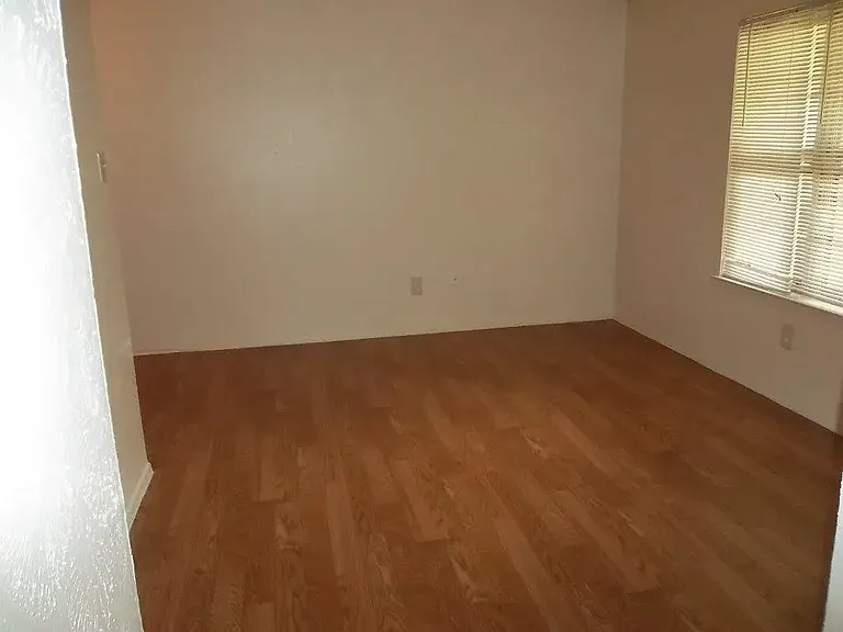1512-1518 Primrose Ln — Photo 5