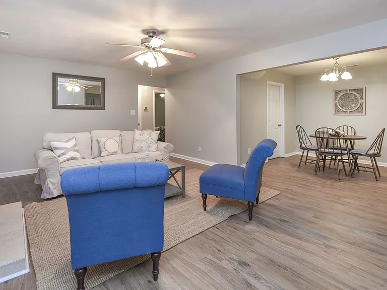 1423 Goldfinch Ln — Photo 6