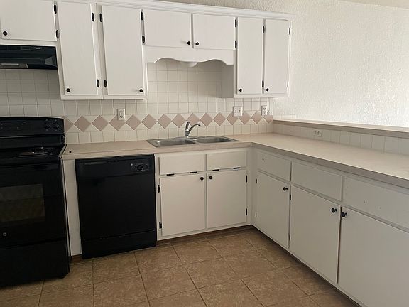 3rd image of 1208 Walt Morgan Cir