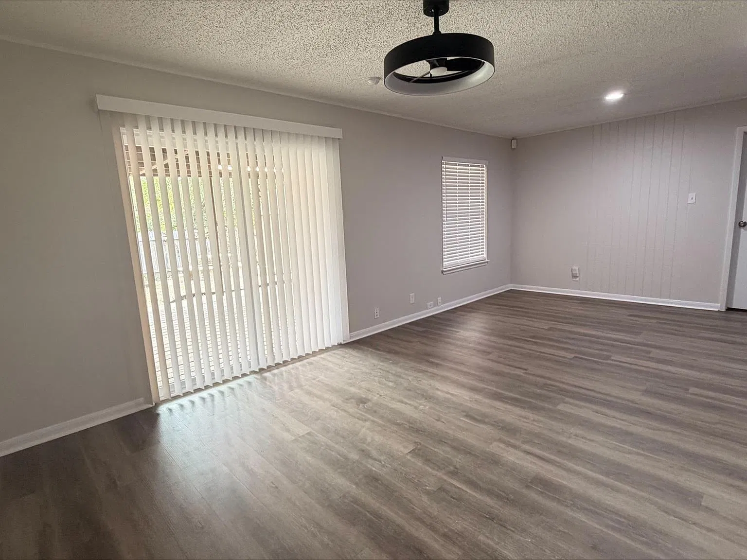 3 bed, 2.0 bath, 1296 sqft, $1,650 — Photo 4