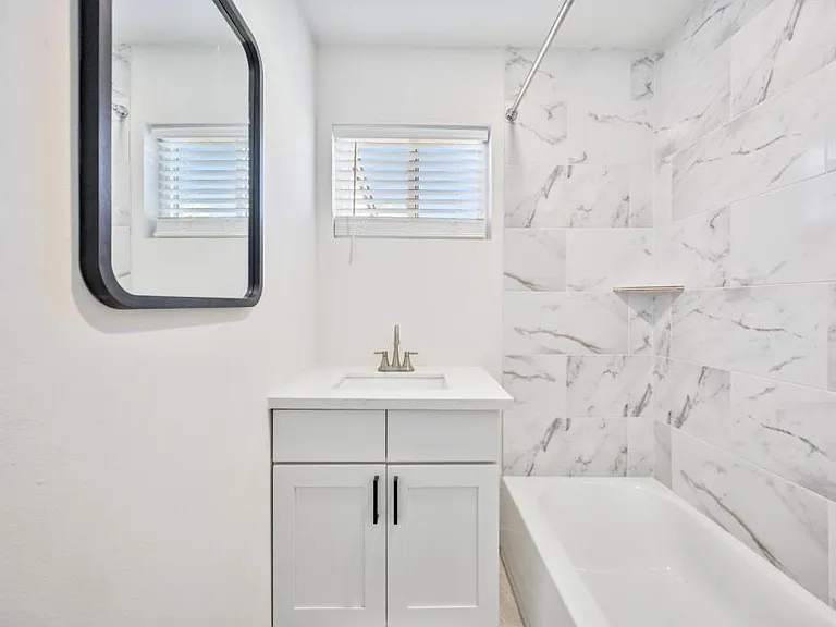 6811 Del Rio St #15 — Photo 13