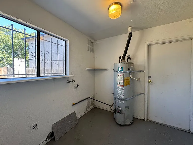 827 Dundee Way — Photo 14