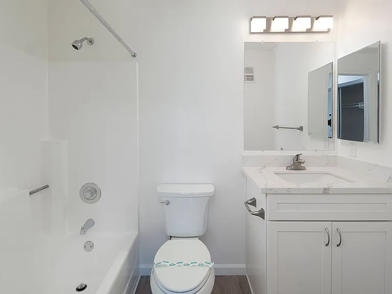 Mission Pacific Apartments — Photo 62