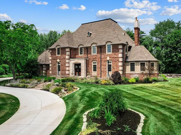 16907 Woodland Hills Dr S, Granger, IN 46530