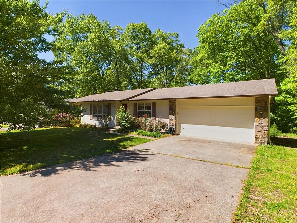1st image of 16 Lambourn Dr