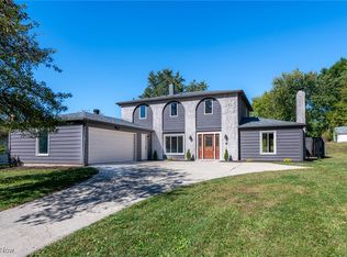 98 W Mennonite Rd, Aurora, OH 44202