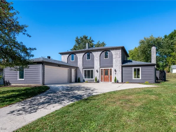 98 W Mennonite Rd, Aurora, OH 44202