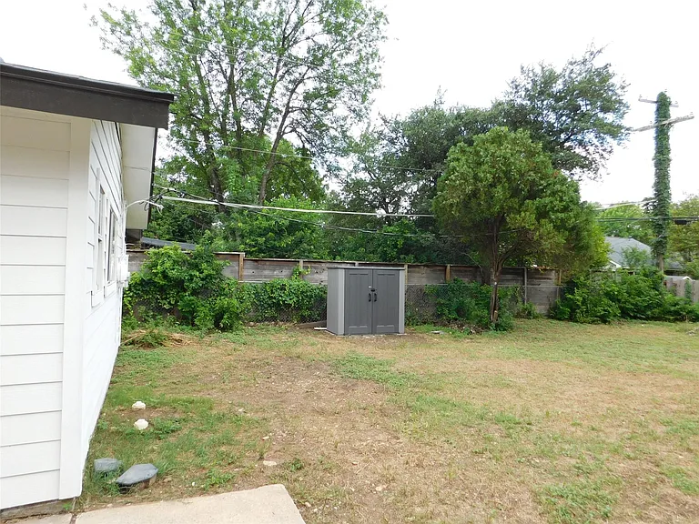2307 Galway St — Photo 15