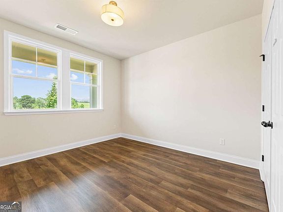 5th image of 327 Grand Wehunt Dr