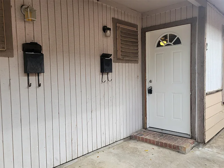 5103 Avenue Q 1/2 #2 — Photo 2