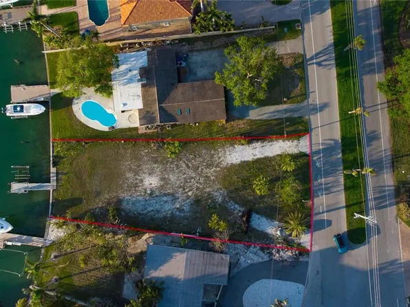 10304 Paradise Blvd #3, Saint Petersburg, FL 33706