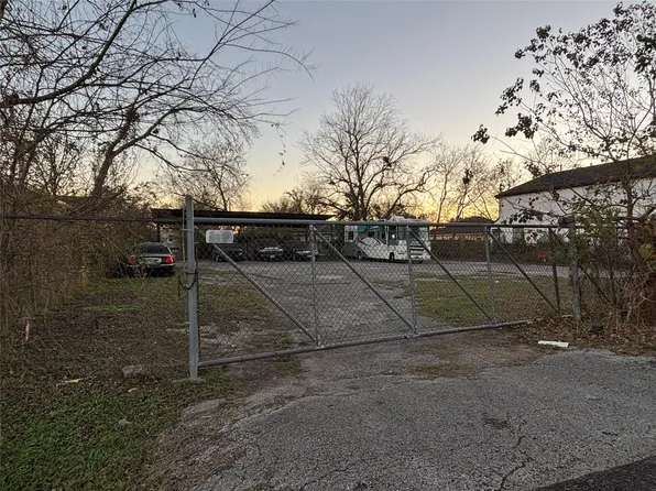 330 Connecticut St, Houston, TX 77029