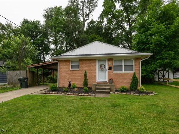 2426 45th St NW, Canton, OH 44709