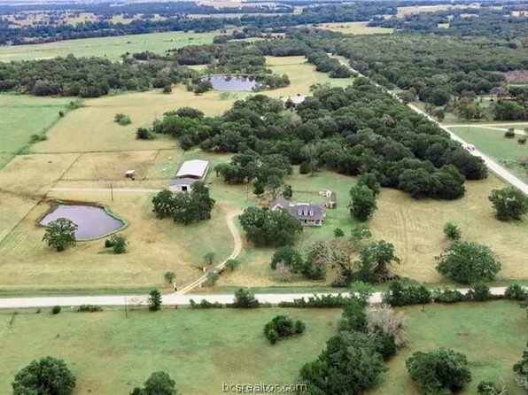 9450 Deep Well Rd, Bryan, TX 77808