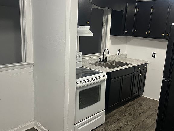 3rd image of 324 Mistletoe St