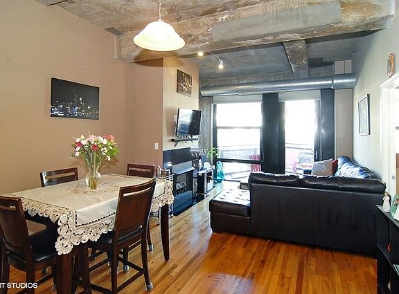 4th image of 1070 W 15th St Unit 313