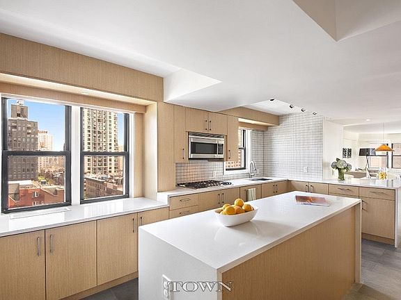 3rd image of 205 E 77th St #14AB