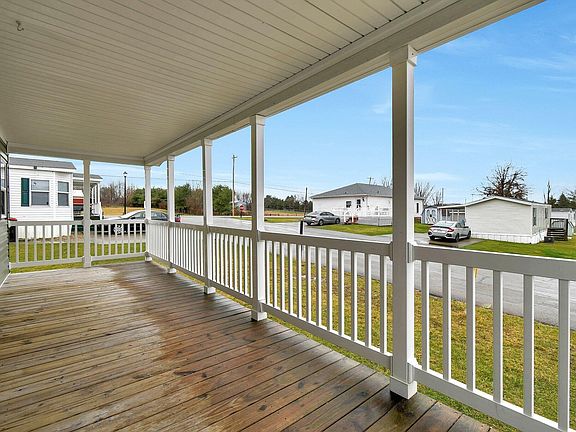 3rd image of 1100 Thornwood Dr Lot 1001