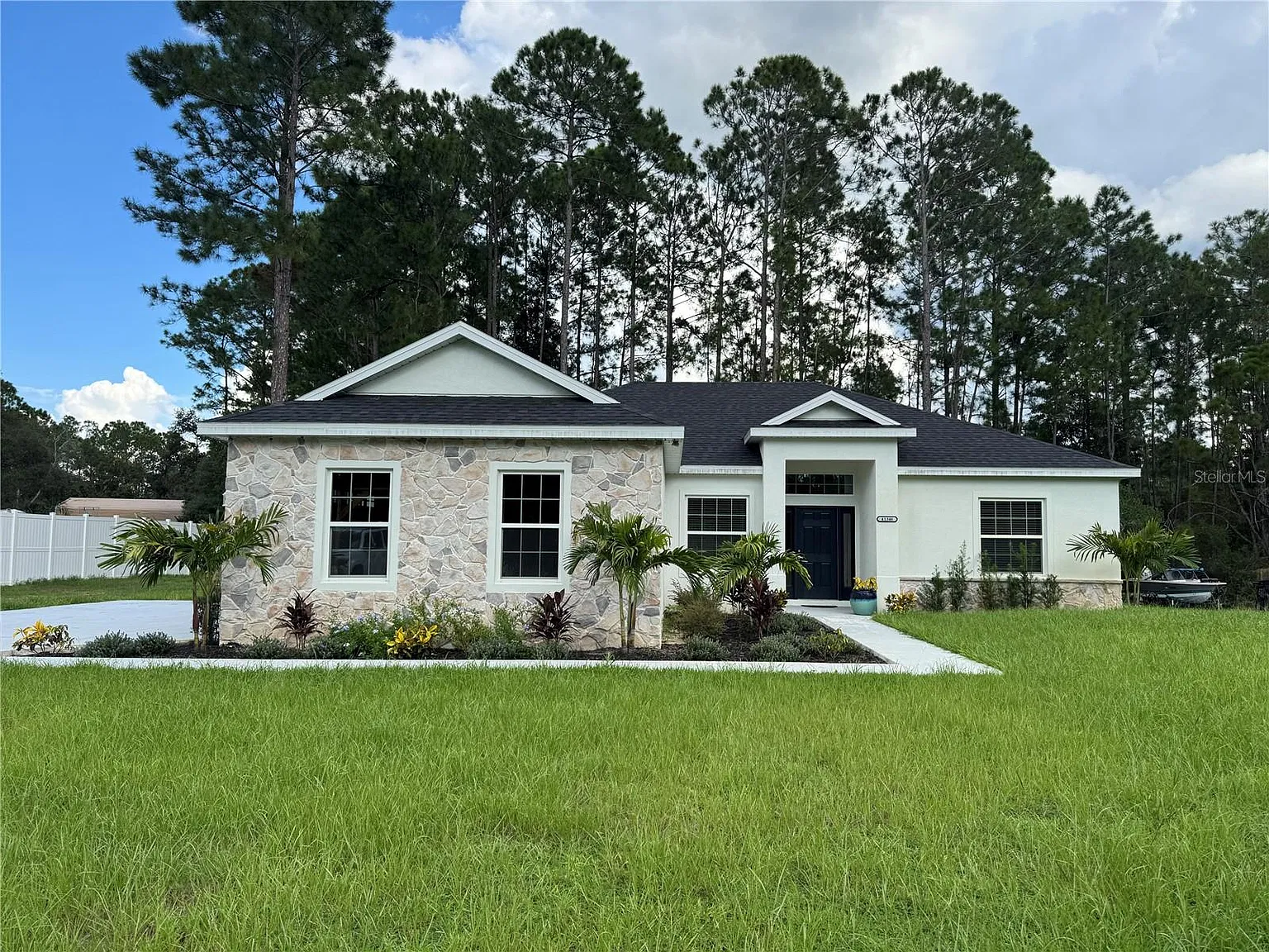 4 bed, 2.0 bath, 1644 sqft, $2,500 — Photo 1